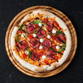 Пицца с ростбифом и сливочным сыром