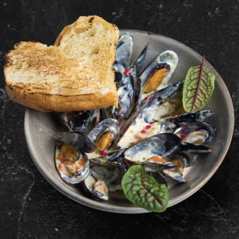 Мидии в белом соусе с сыром горгонзола