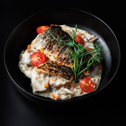 Кефаль с овощами в горчичном соусе